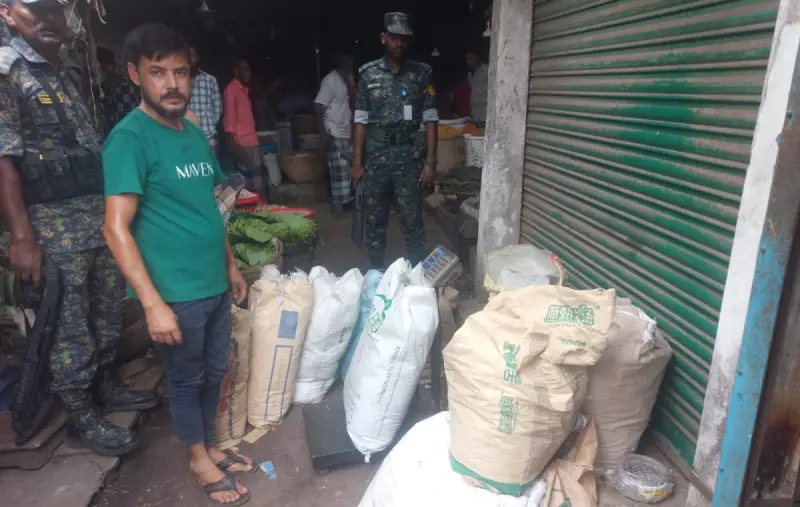 শেরপুরে পরিবেশ অধিদপ্তরের অভিযানে ২৬৬ কেজি অবৈধ পলিথিন জব্দ